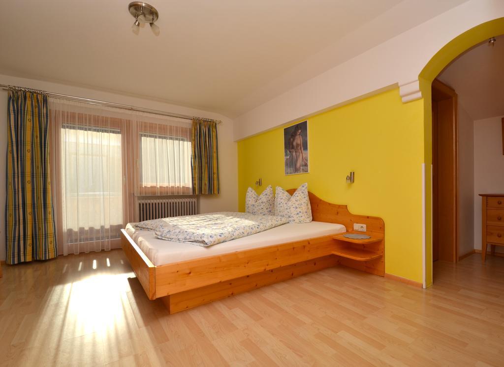 Standard Family Room,338748412:JPEG